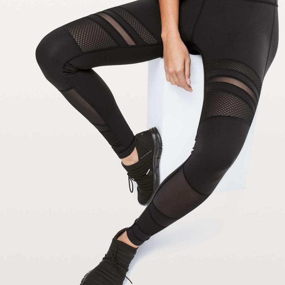 lululemon Black Mix and Mesh Wunder Under, Size 10